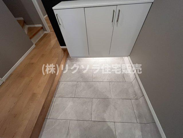 出口5丁目　中古一戸建ての内装|玄関内部
■物件内覧・資金計画相談・住宅ローン相談、リフォーム相談、お問合せ受付中■
※当日・翌日のご内覧、ご相談はお電話でのお問合せがスムーズです！