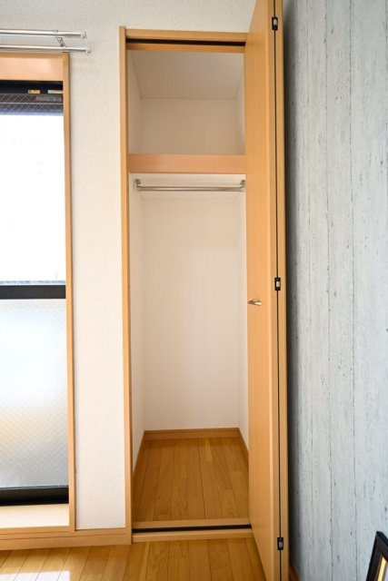 ルーク池尻　室内洗濯機置場　角部屋　2面採光の収納