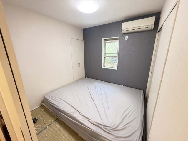 泉佐野市高松南2丁目　中古戸建の和室|1階和室　リビングダイニングと繋がる寛ぎの空間です♪