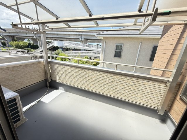 泉佐野市高松南2丁目　中古戸建のバルコニー|日当り風通しがとっても良いバルコニー♪　洗濯物がたっぷり干せしっかり乾きます♪
