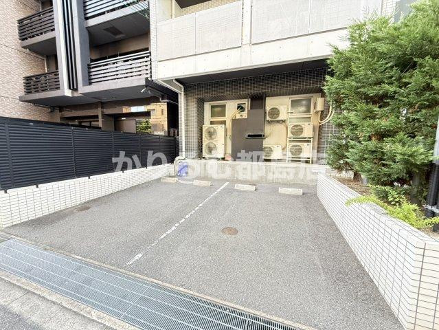 グランドステージ大阪城北の駐車場