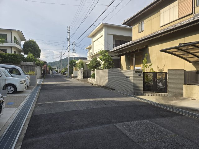 春日井石尾台の前面道路含む現地写真