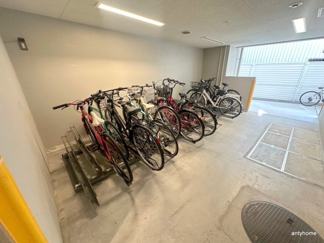 エグゼリエみなと通り　仲介手数料無料の駐車場