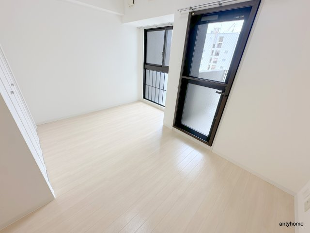 エグゼリエみなと通り　仲介手数料無料の居間・リビング