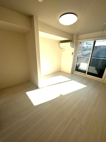 Ｄ-ＲＯＯＭ ＰＲＥＭＩＵＭ 多磨霊園駅の居間・リビング
