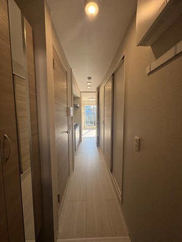 Ｄ-ＲＯＯＭ ＰＲＥＭＩＵＭ 多磨霊園駅の玄関