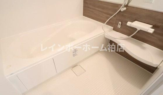 仲介手数料（賃料の1.10ヵ月）の50％OFF対象物件！の浴室|同物件別部屋参考写真