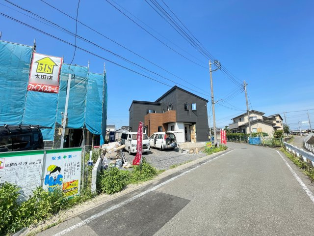 太田市藤阿久町　Kダンパー　全４区画の前面道路含む現地写真|前面道路：公道６ｍ