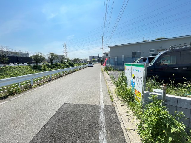 太田市藤阿久町　Kダンパー　全４区画の前面道路含む現地写真|前面道路：公道６ｍ