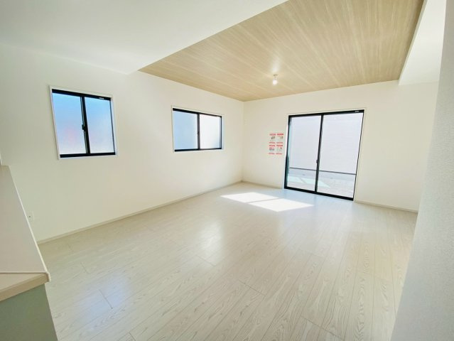 ケイアイエルデ／南区御幸西／１号棟の居間・リビング