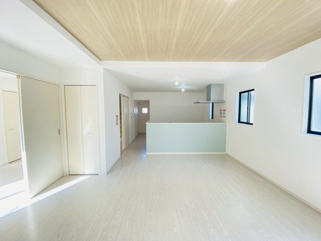 ケイアイエルデ／南区御幸西／１号棟の居間・リビング