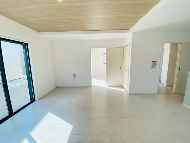 ケイアイエルデ／南区御幸西／１号棟の居間・リビング