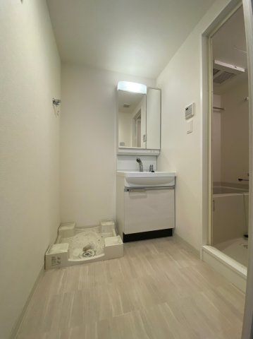 プレサンス上前津プレス　名古屋市賃貸　仲介手数料無料の居間・リビング|洗面