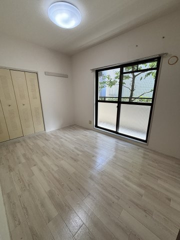 ジュネス春日の洋室|個人の部屋や寝室として使える洋室です