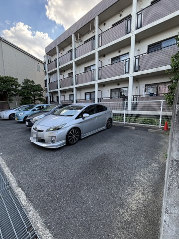 ジュネス春日の駐車場|駐車場です