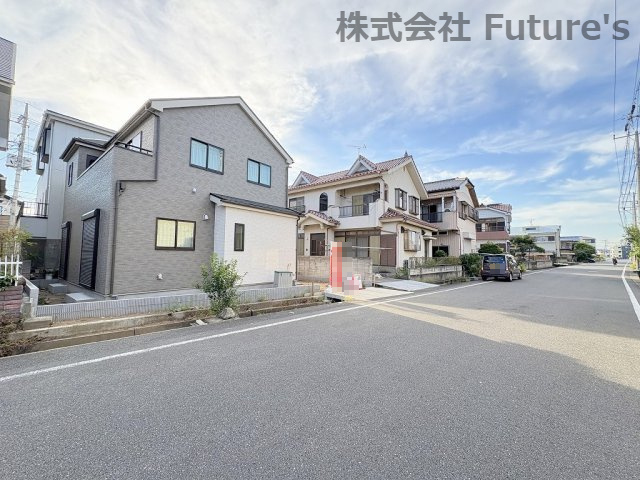 三郷市谷口　新築戸建　全1棟の前面道路含む現地写真|前面道路含む現地写真です。