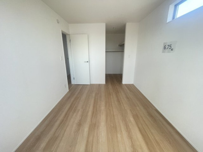 【洋室】 | うるま市豊原2期（全3棟） | 3号棟　洋室6.75帖＋WIC付き♪（WIC×2ヶ所）