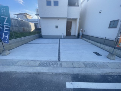 【駐車場】 | うるま市豊原2期（全3棟）2・3号棟 | 3号棟　並列駐車2台可♪お庭付き♪