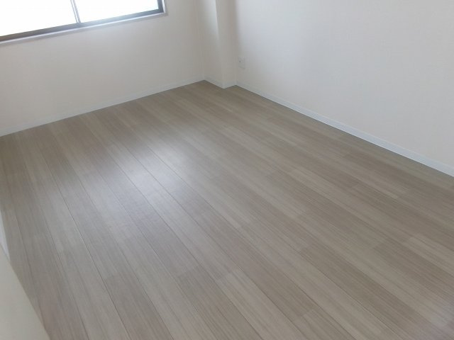 ブルーハイツ北別府の洋室