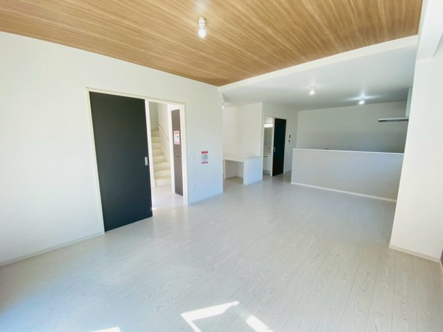 ケイアイエルデ／南区御幸西／２号棟の居間・リビング