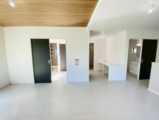 ケイアイエルデ／南区御幸西／２号棟の居間・リビング