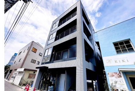 プラスビルの外観