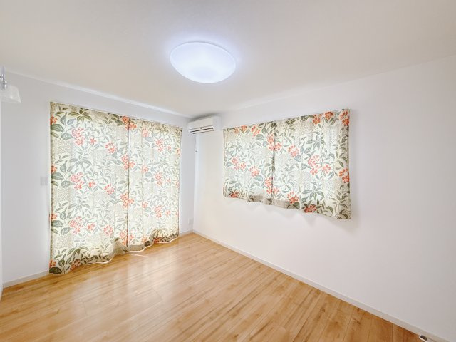 【中古戸建】高崎市上滝町の洋室|■2階洋室｜子供部屋のメリットは「自立心を養うことができる」「自分で整理整頓できるようになる」そして、お子様が成長した際には「プライバシーを確保できる」といい事だらけ♪