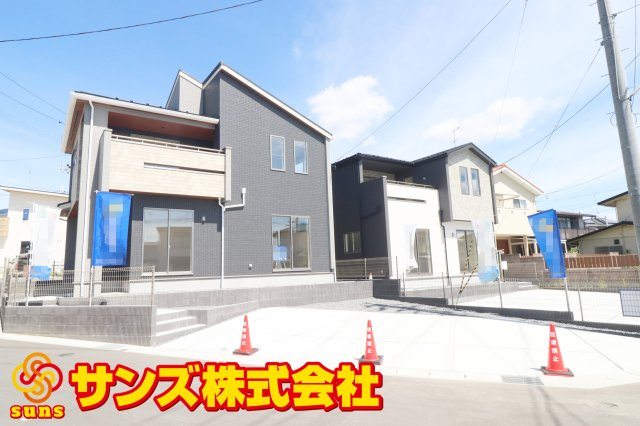 郡山市安積町南長久保1丁目　　　２号棟　　　安積３小学校、安積２中学区の外観|南西側から見た駐車場を含む外観