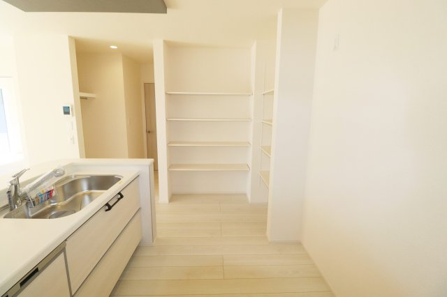 郡山市安積町南長久保1丁目　　　２号棟　　　安積３小学校、安積２中学区のキッチン