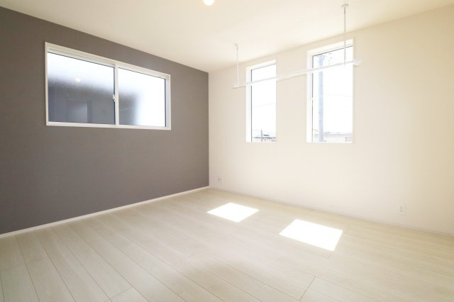 郡山市安積町南長久保1丁目　　　２号棟　　　安積３小学校、安積２中学区の洋室