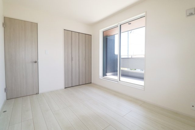 郡山市安積町南長久保1丁目　　　２号棟　　　安積３小学校、安積２中学区の洋室