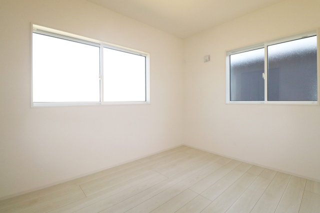 郡山市安積町南長久保1丁目　　　２号棟　　　安積３小学校、安積２中学区の洋室