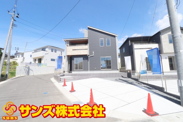 郡山市安積町南長久保1丁目　　　２号棟　　　安積３小学校、安積２中学区の外観|南側から見た駐車場を含む外観