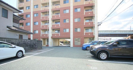 すかる梅満の駐車場|敷地内に駐車場がございます