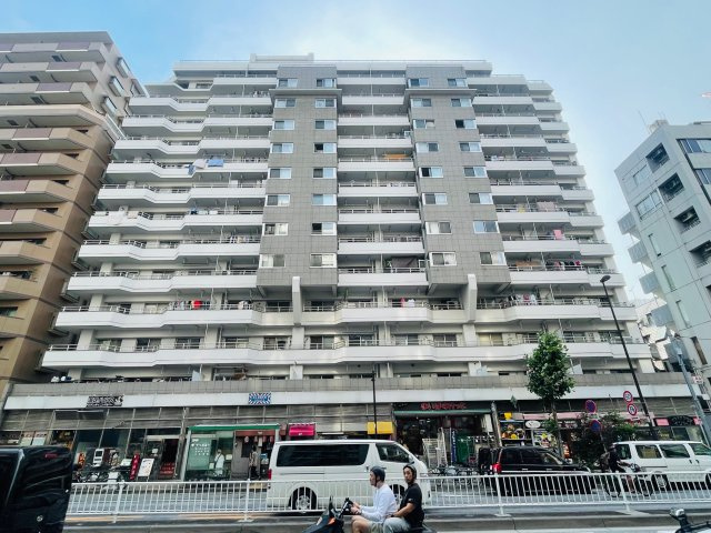 新宿第2アルプスマンションの外観