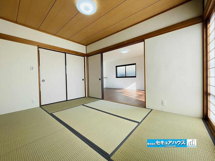 【中古住宅】知多郡阿久比町大字宮津字小廻間の和室|和室別角度写真です。
■株式会社　セキュアハウス■
住宅ローンに強く、知識、経験豊富なスタッフ在籍
お客様に寄り添い、ご成約後もサポート致します。