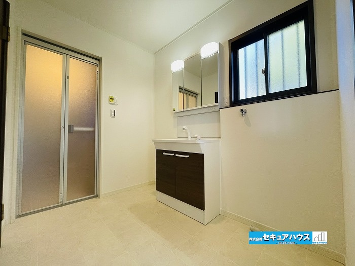 【中古住宅】知多郡阿久比町大字宮津字小廻間の脱衣所|脱衣所写真です。
■株式会社　セキュアハウス■
住宅ローンに強く、知識、経験豊富なスタッフ在籍
お客様に寄り添い、ご成約後もサポート致します。