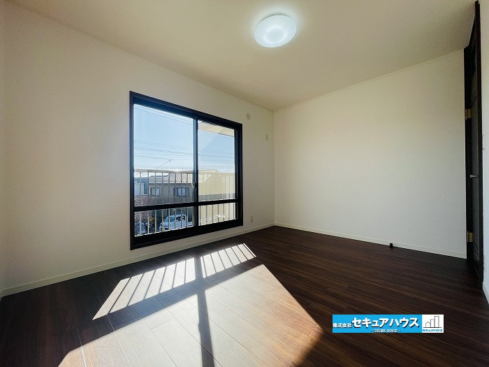 【中古住宅】知多郡阿久比町大字宮津字小廻間の洋室|洋室写真です。
■株式会社　セキュアハウス　豊明支店■
住宅ローンに強く、知識、経験豊富なスタッフ在籍
お客様に寄り添い、ご成約後もサポート致します