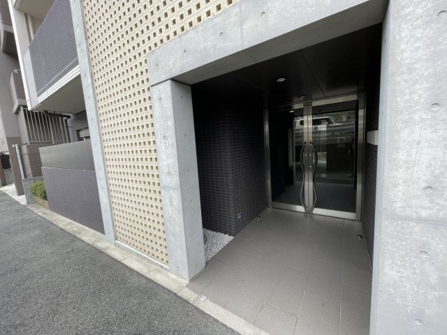 クオリス神戸本山レジデンスのエントランス