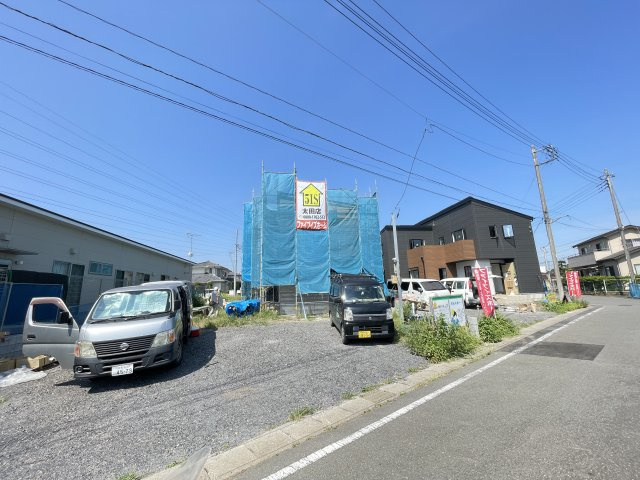 太田市藤阿久町　Kダンパー　全４区画の前面道路含む現地写真|前面道路：公道６ｍ