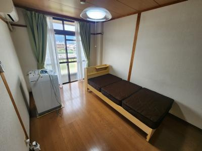 ハイライフ嵯峨の洋室