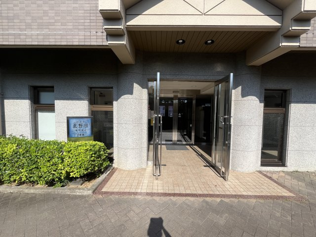 コート北野田カリヨンI番館のエントランス