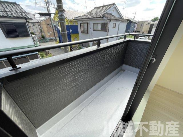 新河岸駅まで徒歩１５分　カースペース2台分のバルコニー|お客様第一主義