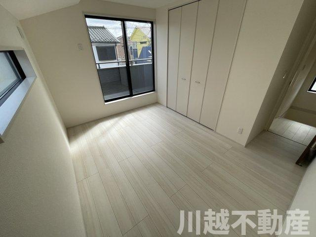 新河岸駅まで徒歩１５分　カースペース2台分の洋室|SNSから当社の内側覗き見できますww