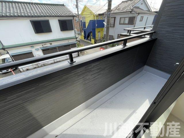 新河岸駅まで徒歩１５分　カースペース2台分のバルコニー|当日の内見も可能です。