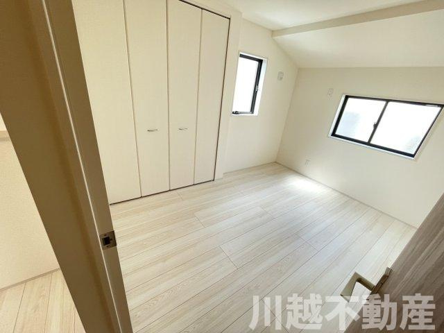 新河岸駅まで徒歩１５分　カースペース2台分の洋室|次の住まいまでサポートします