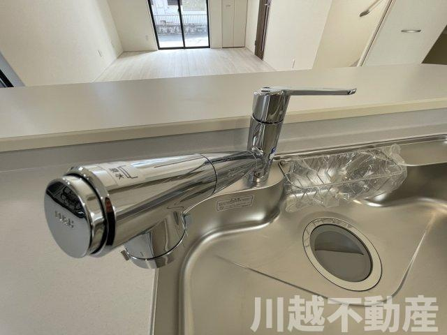 新河岸駅まで徒歩１５分　カースペース2台分のキッチン|想うくらしを、夢のままにしない