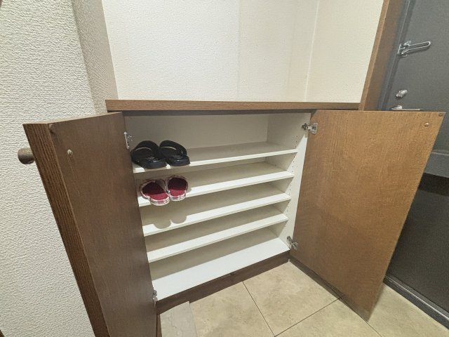 モアステージ新小岩の玄関