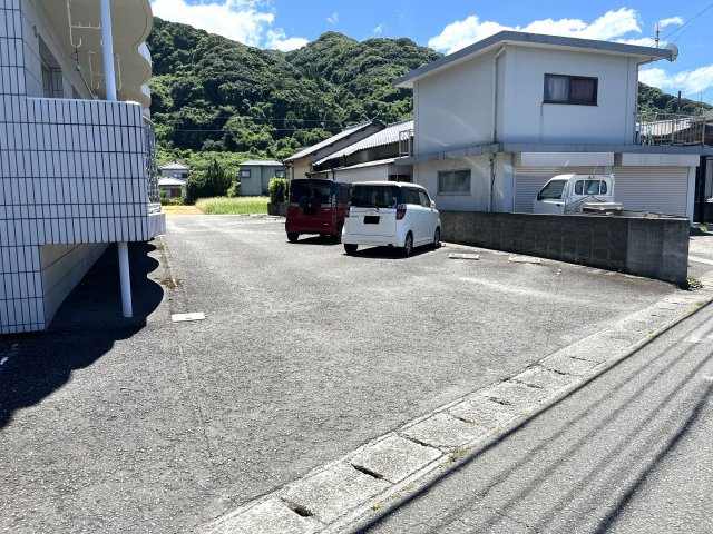 豊原マンションの駐車場