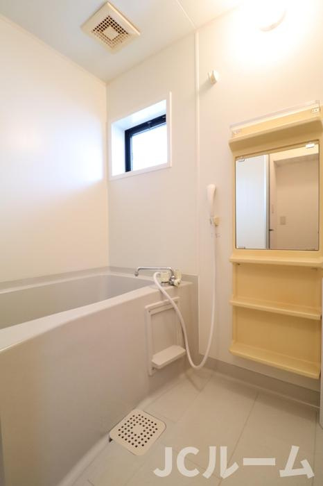 ロイヤルガーデン子安F棟の浴室